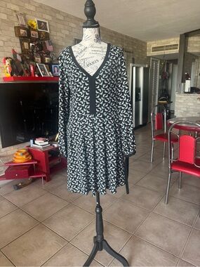 Black & White Turquoise Printed V-Neck Long Sleeve Dress